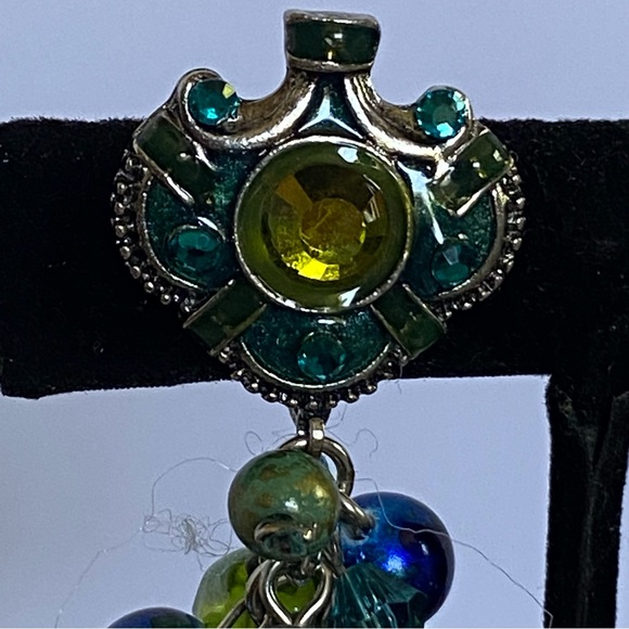 Vintage 1990s Clip on earrings lightweight collector - Picture 4 of 5